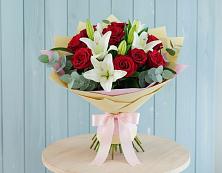 Букет цветов из:  Лилии и Розы в Железногорске