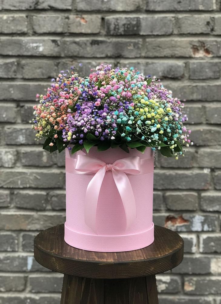 Цветочная композиция из Гипсофила и Розы в шляпной коробке в Железногорске