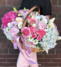 Цветочная композиция из Розы, Хризантемы, Пионы и Лизиантусы в корзине #REPLACE_PRED# Железногорске