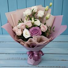 Букет цветов из:  Розы и Лизиантусы в Железногорске