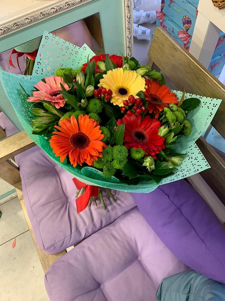 Букет цветов из: Герберы, Хризантемы и Альстромерии в Железногорске