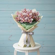 Букет цветов из:  Орхидеи и Розы в Железногорске