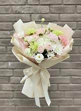 Букет цветов из:  Гвоздики, Розы, Лизиантусы и Хризантемы в Железногорске