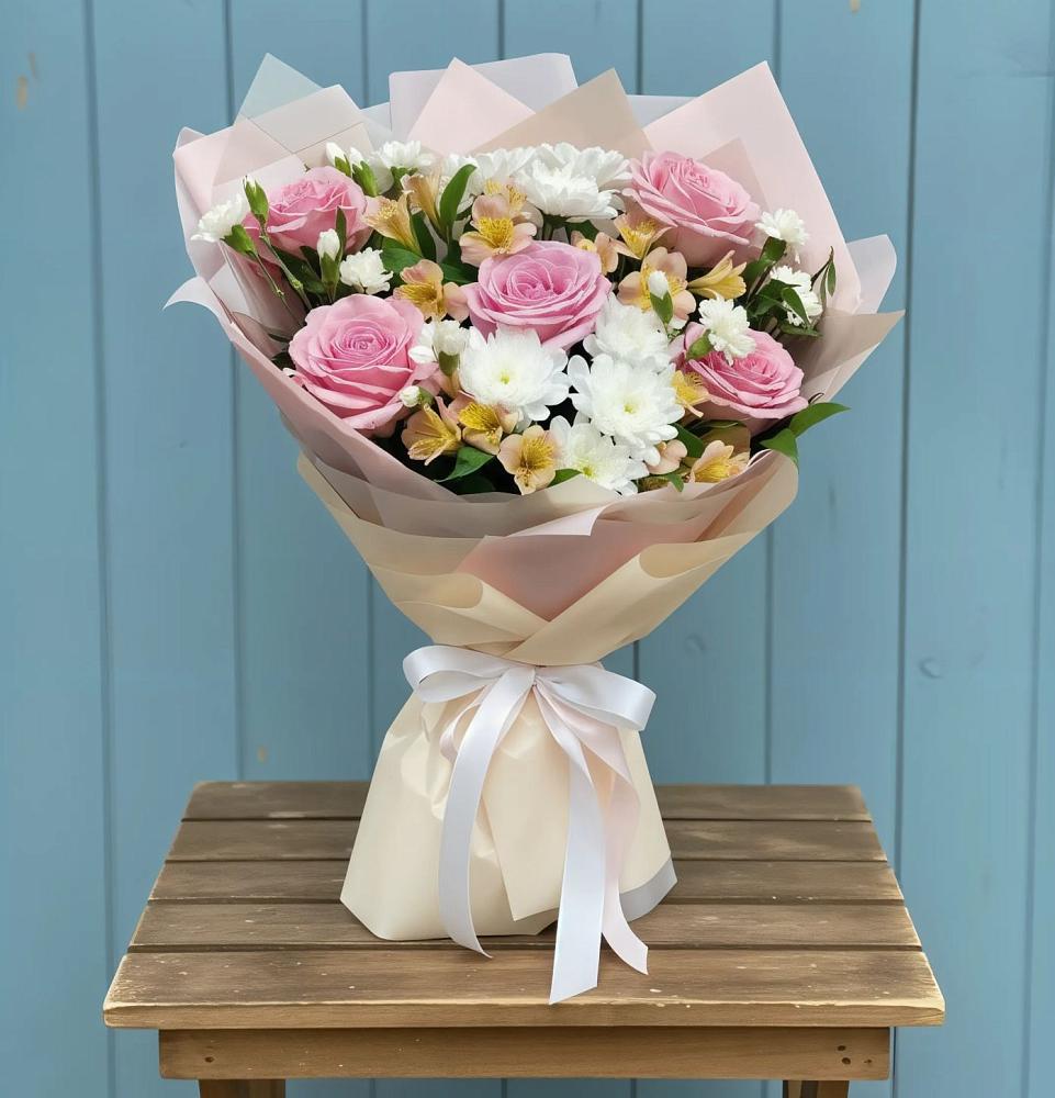 Букет цветов из: Гвоздики, Орхидеи и Розы в Железногорске