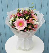 Букет цветов из:  Герберы, Альстромерии и Лизиантусы в Железногорске