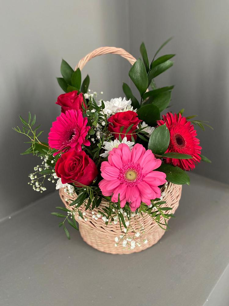 Цветочная композиция из Розы, Хризантемы и Герберы в корзине в Железногорске