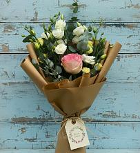 Букет цветов из:  Розы и Лизиантусы в Железногорске
