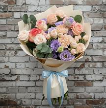 Букет цветов из:  Розы, Лизиантусы и Гвоздики в Железногорске