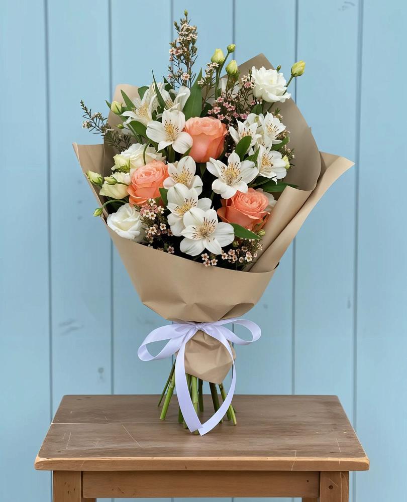 Букет цветов из: Альстромерии, Лизиантусы, Розы и Хризантемы в Железногорске