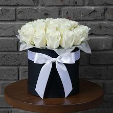 Цветочная композиция из Розы в шляпной коробке в Железногорске