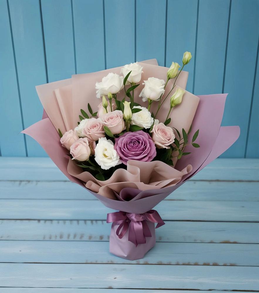 Букет цветов из: Розы и Лизиантусы в Железногорске